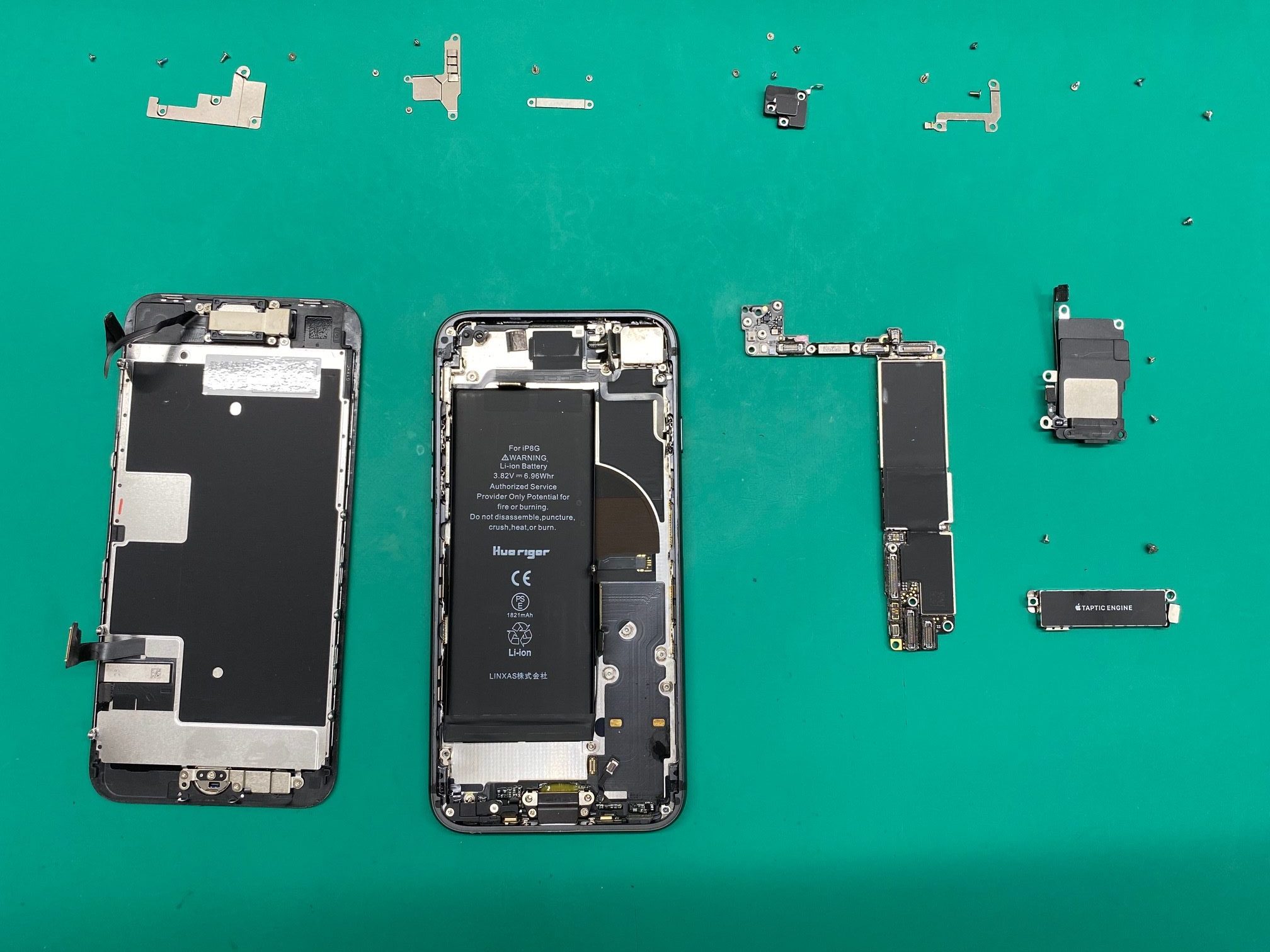 iPhone8水没乾燥・バッテリー交換修理のご依頼を頂きました