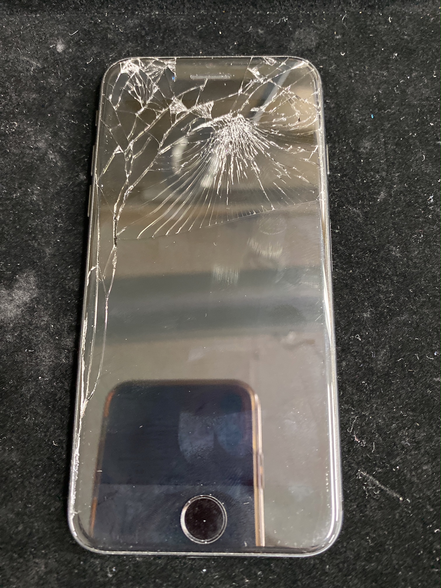 iPhone7画面ガラス割れ修理のご依頼