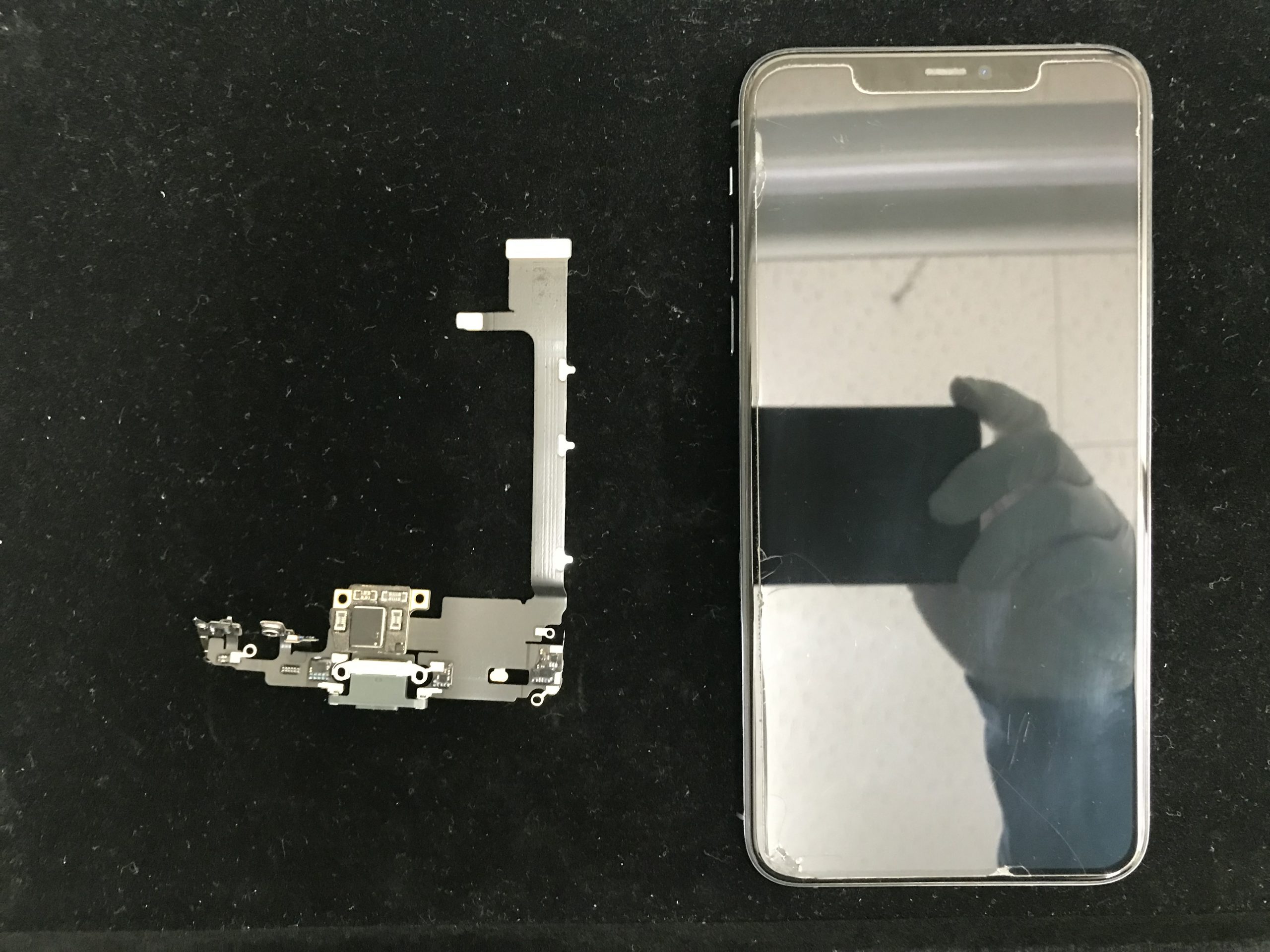 iPhone11ProMaxのライトニングコネクタ修理