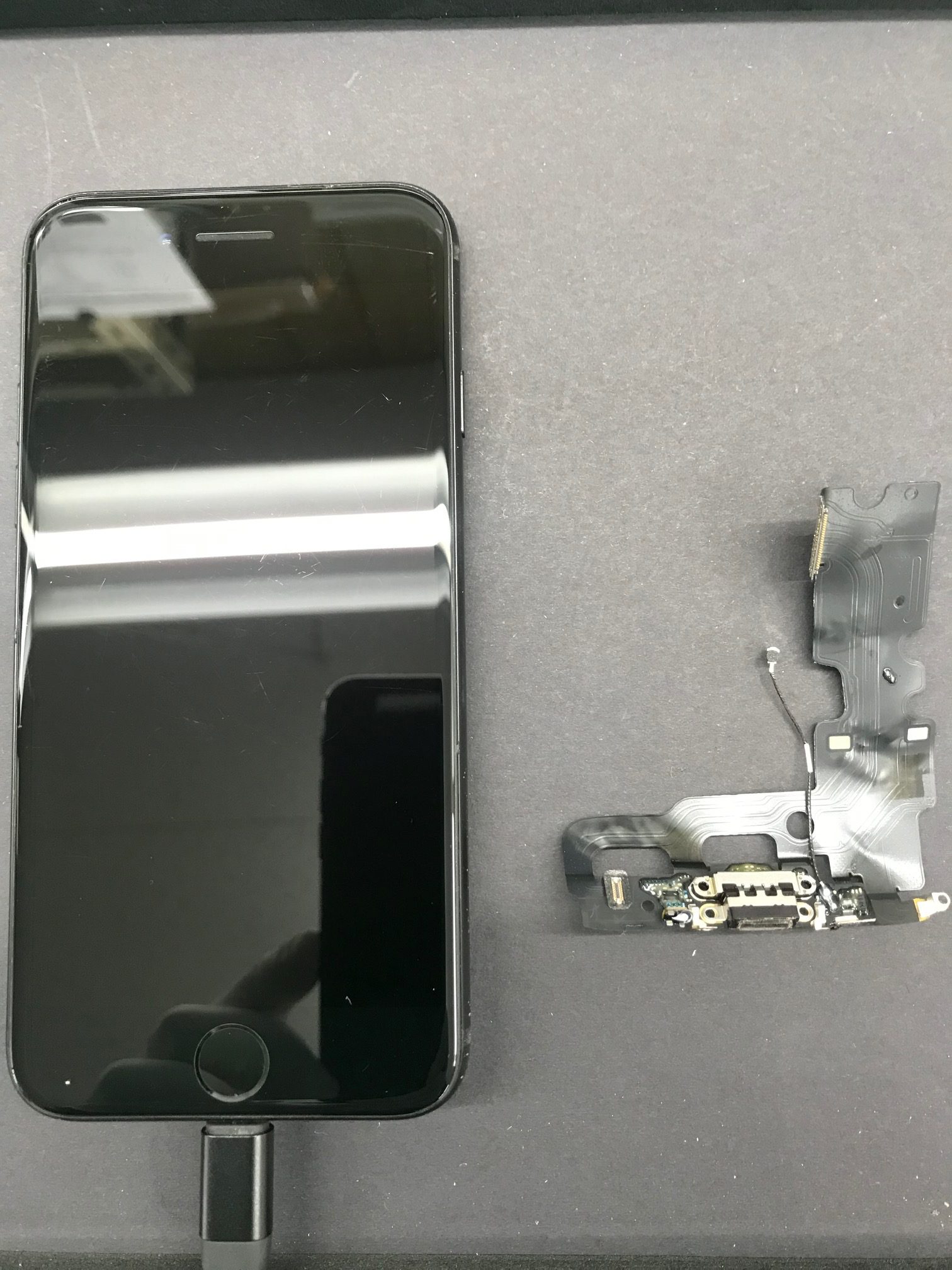 iPhone7ライトニングコネクタ交換修理