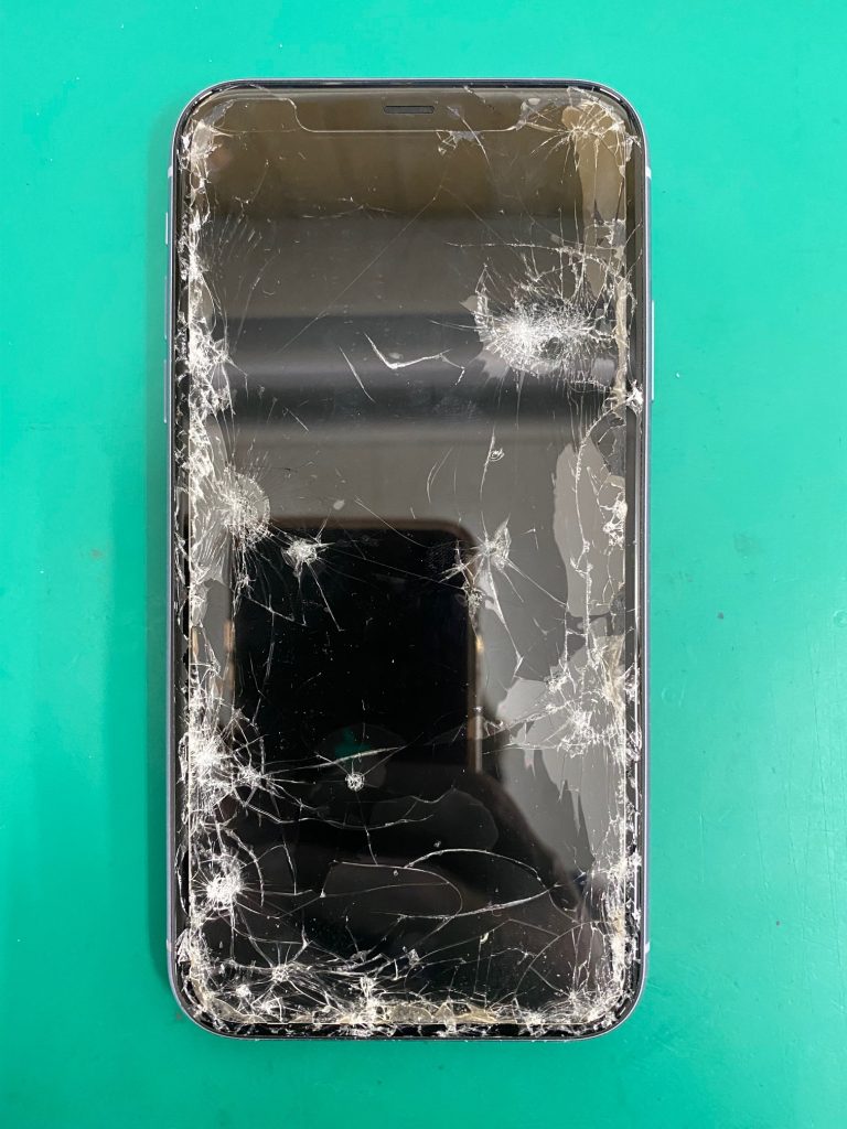 iPhone11画面ガラス割れ修理