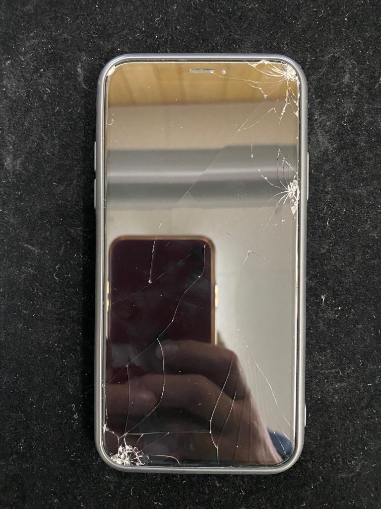 iPhoneXS画面ガラス割れ修理
