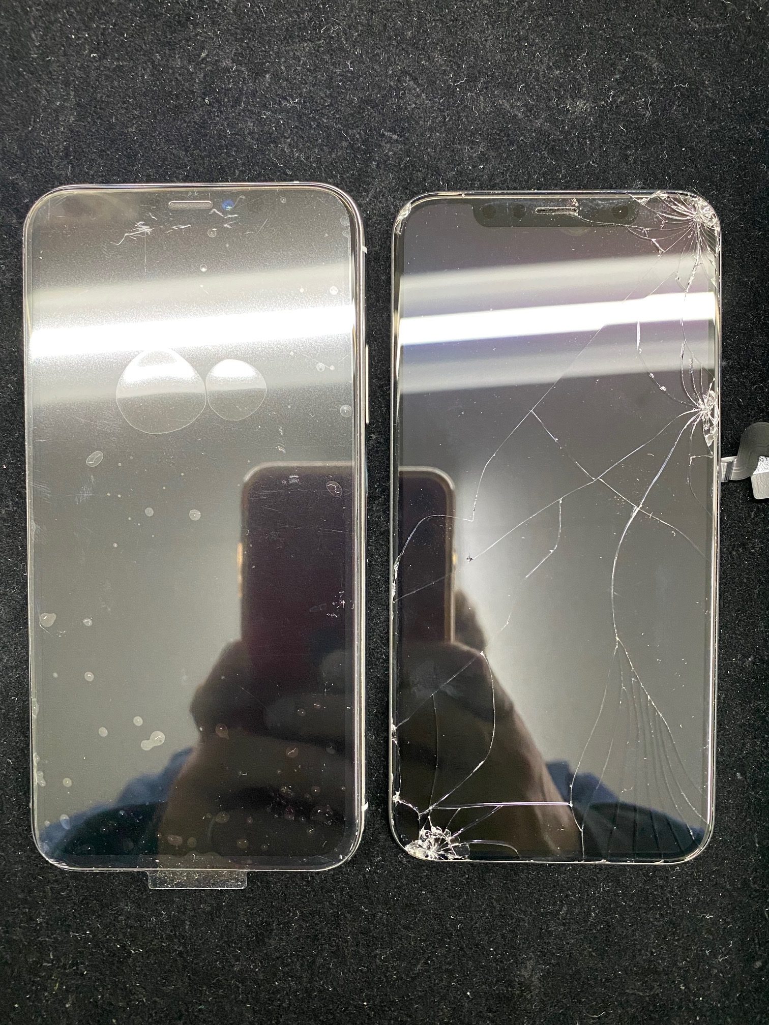 iPhoneXS画面ガラス割れ修理のご依頼
